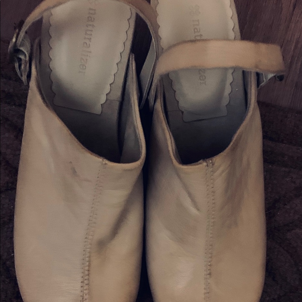 Very comfortable Naturalizer leather shoes